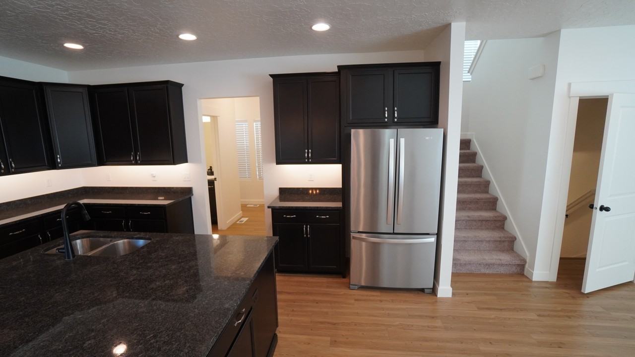 875 Nw - Photo 6 of 50
