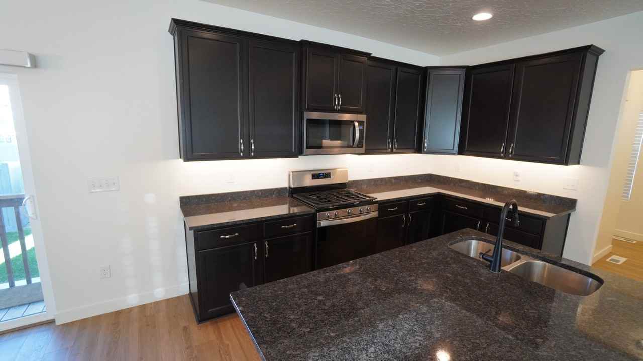 875 Nw - Photo 7 of 50