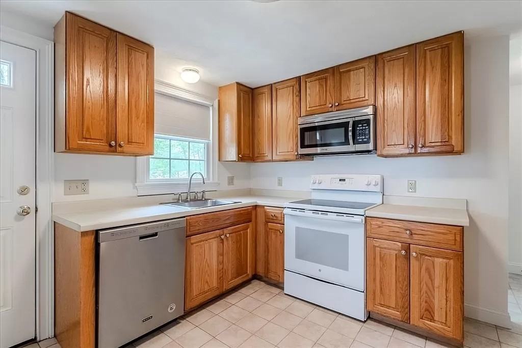 25 Elmwood St - Photo 2 of 31