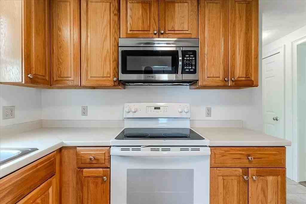 25 Elmwood St - Photo 3 of 31