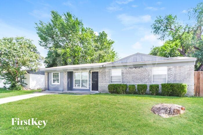 4772 Salem Dr - Photo 2 of 16