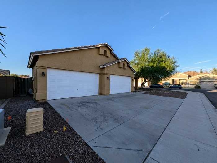 3310 W Latona Rd - Photo 3 of 50