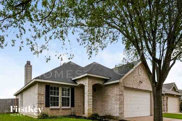 8101 Stowe Springs Ln - Photo 2 of 15