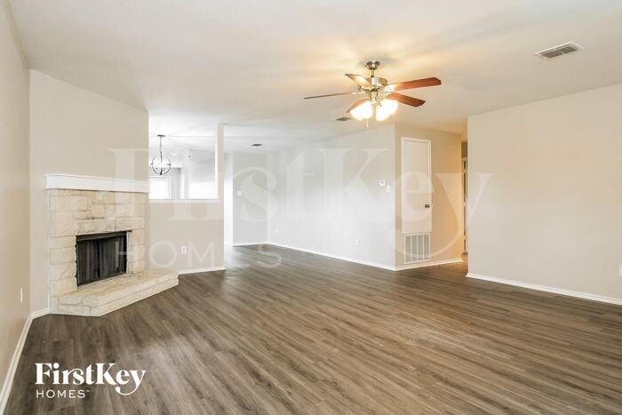 8101 Stowe Springs Ln - Photo 3 of 15