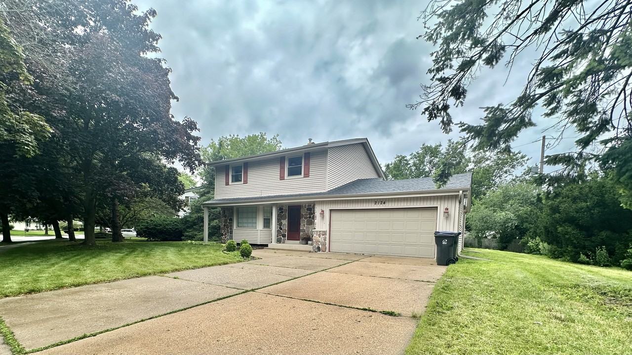 2124 Laura Lane - Photo 2 of 24