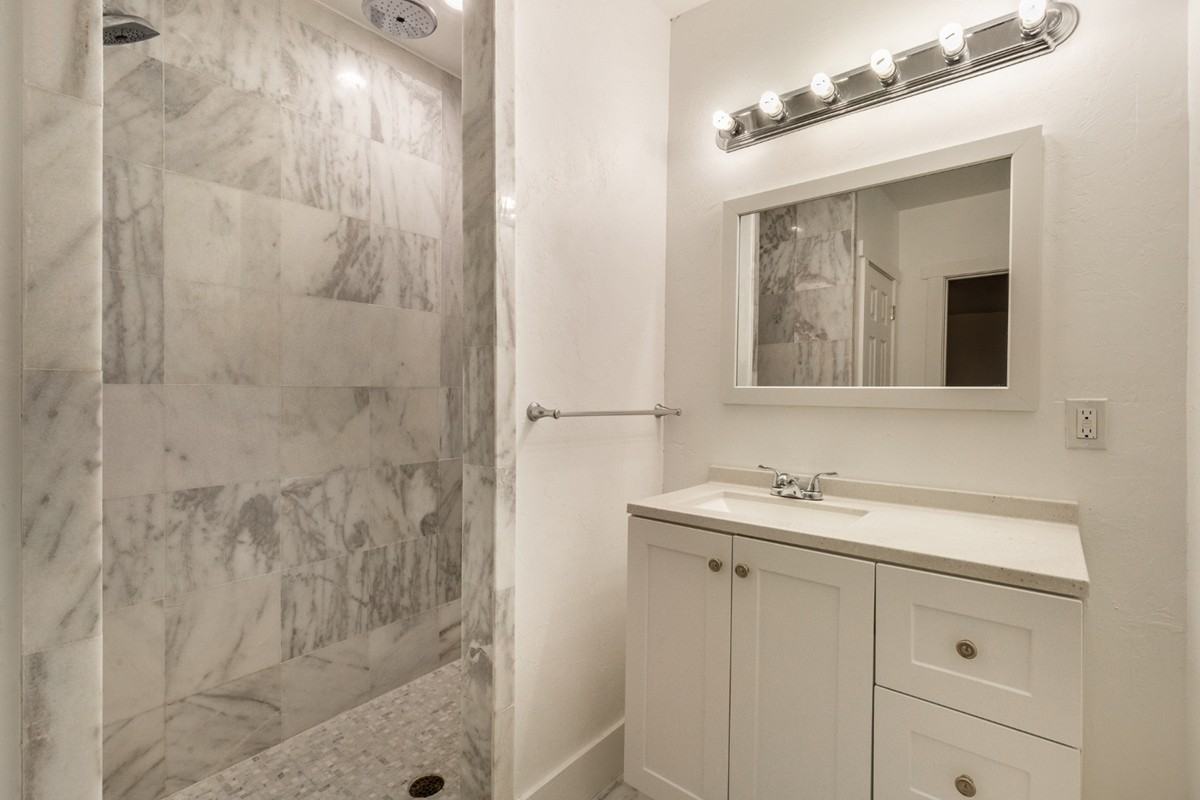 1729 Nw 13th St - Photo 2 of 17