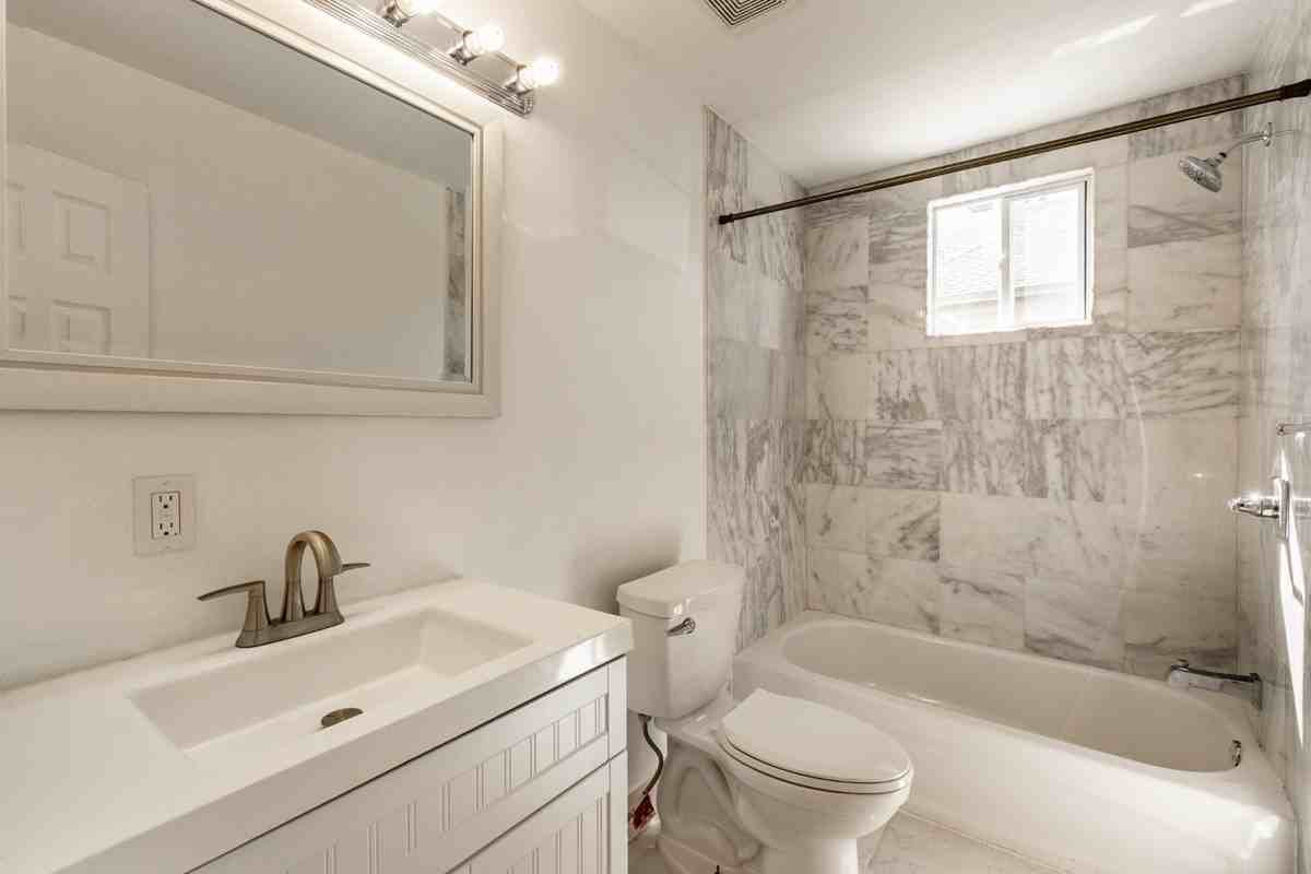 1729 Nw 13th St - Photo 3 of 17