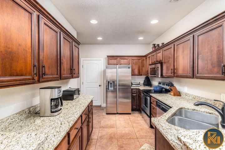 3948 Bella Vista Dr - Photo 3 of 25