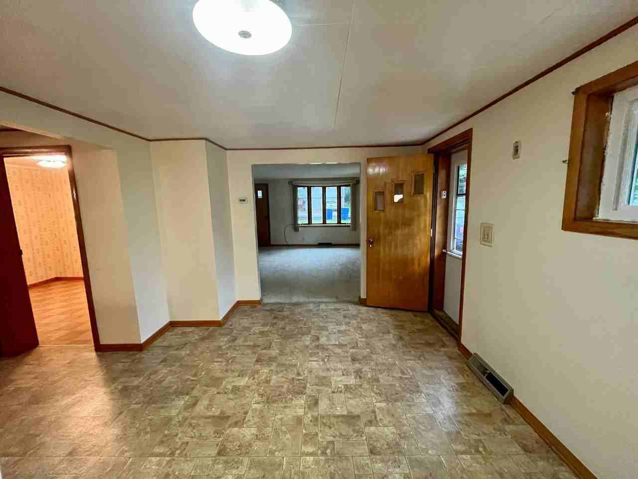 1108 Mcintosh St - Photo 3 of 18