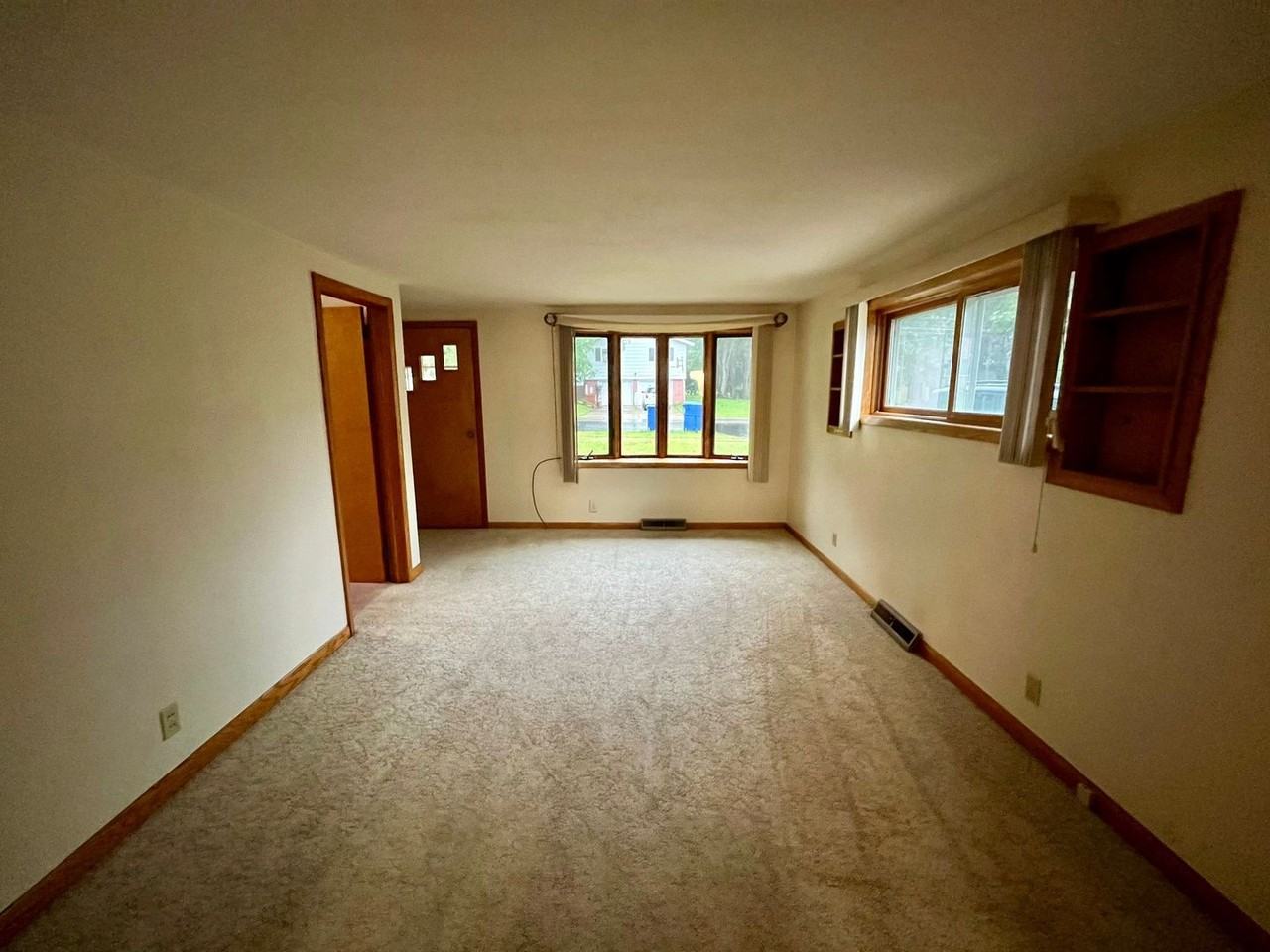 1108 Mcintosh St - Photo 4 of 18