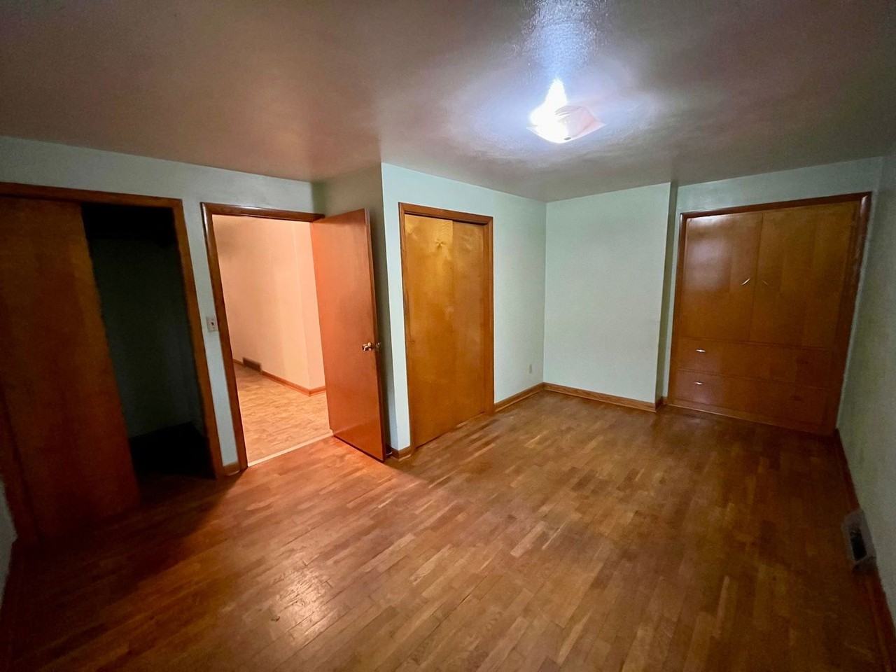 1108 Mcintosh St - Photo 5 of 18