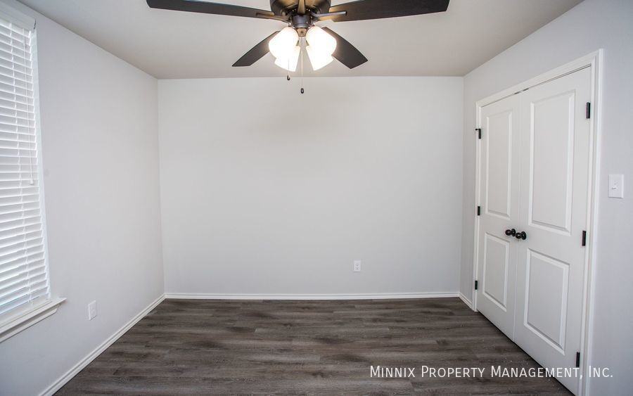 2711 137th St - Photo 3 of 32