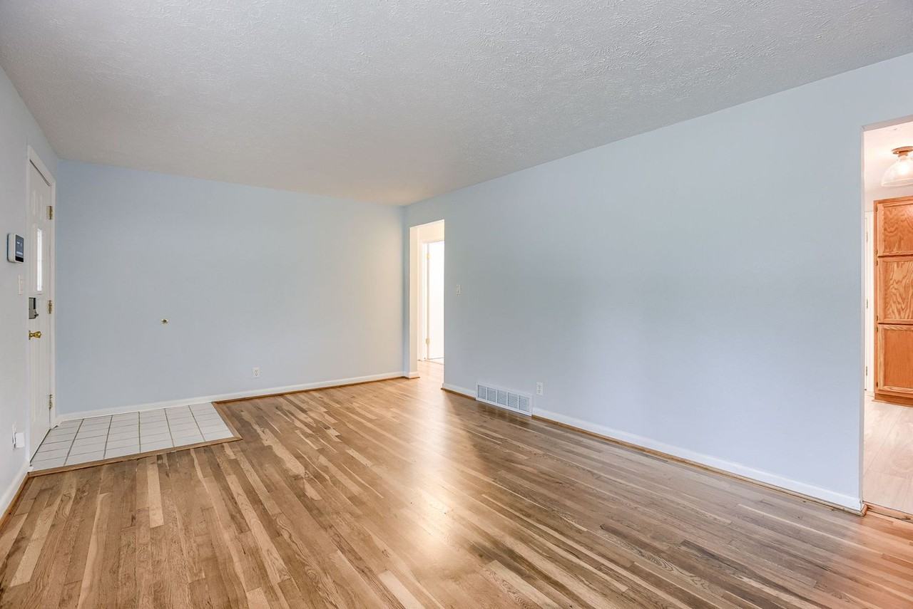 1230 Cole Creek Dr - Photo 4 of 25