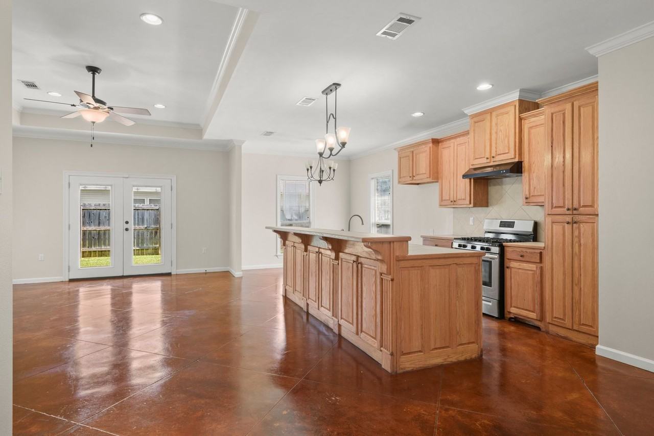 618 E Great Haven St - Photo 2 of 14