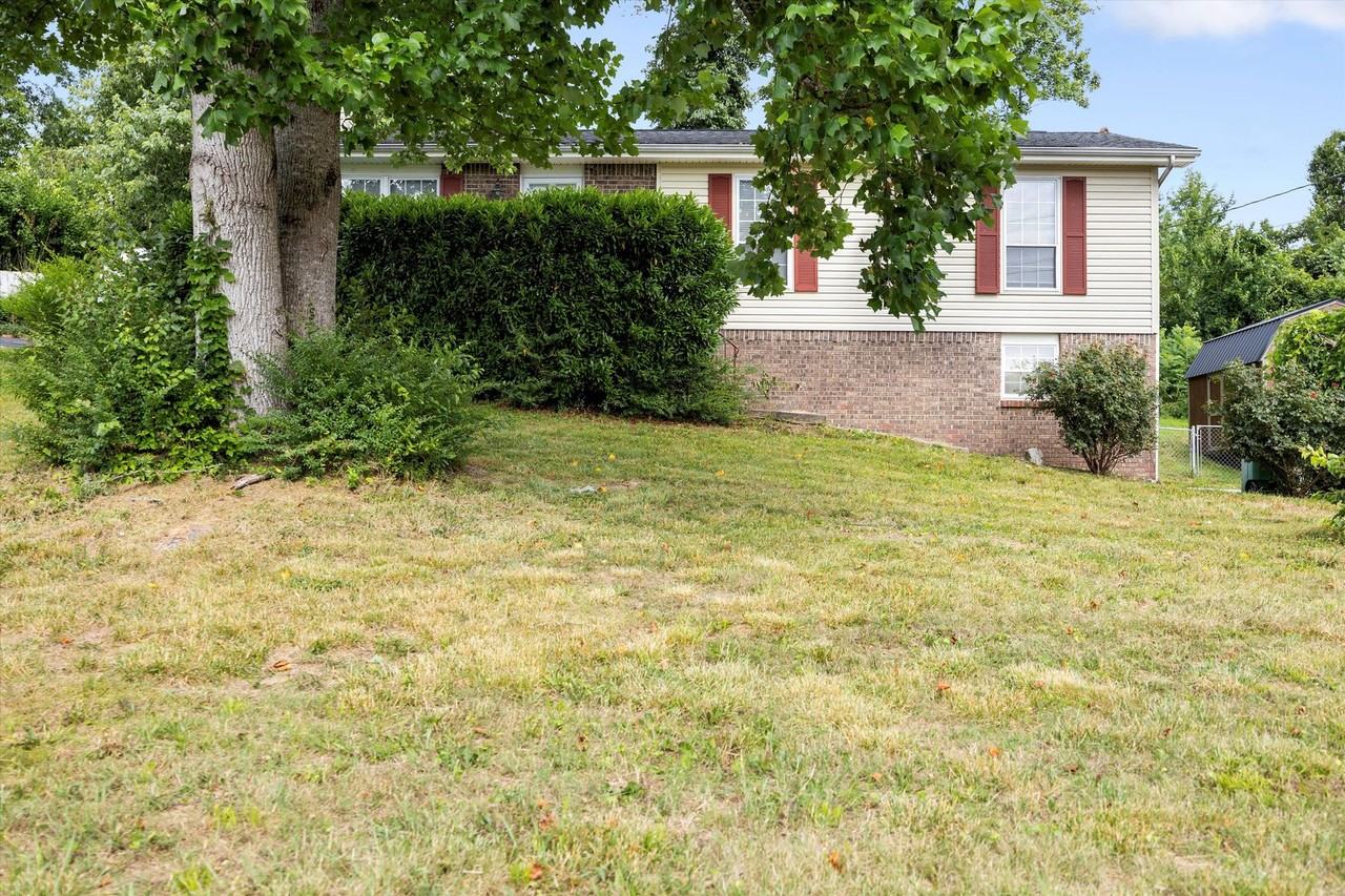 4015 Shady Oak Dr - Photo 2 of 24