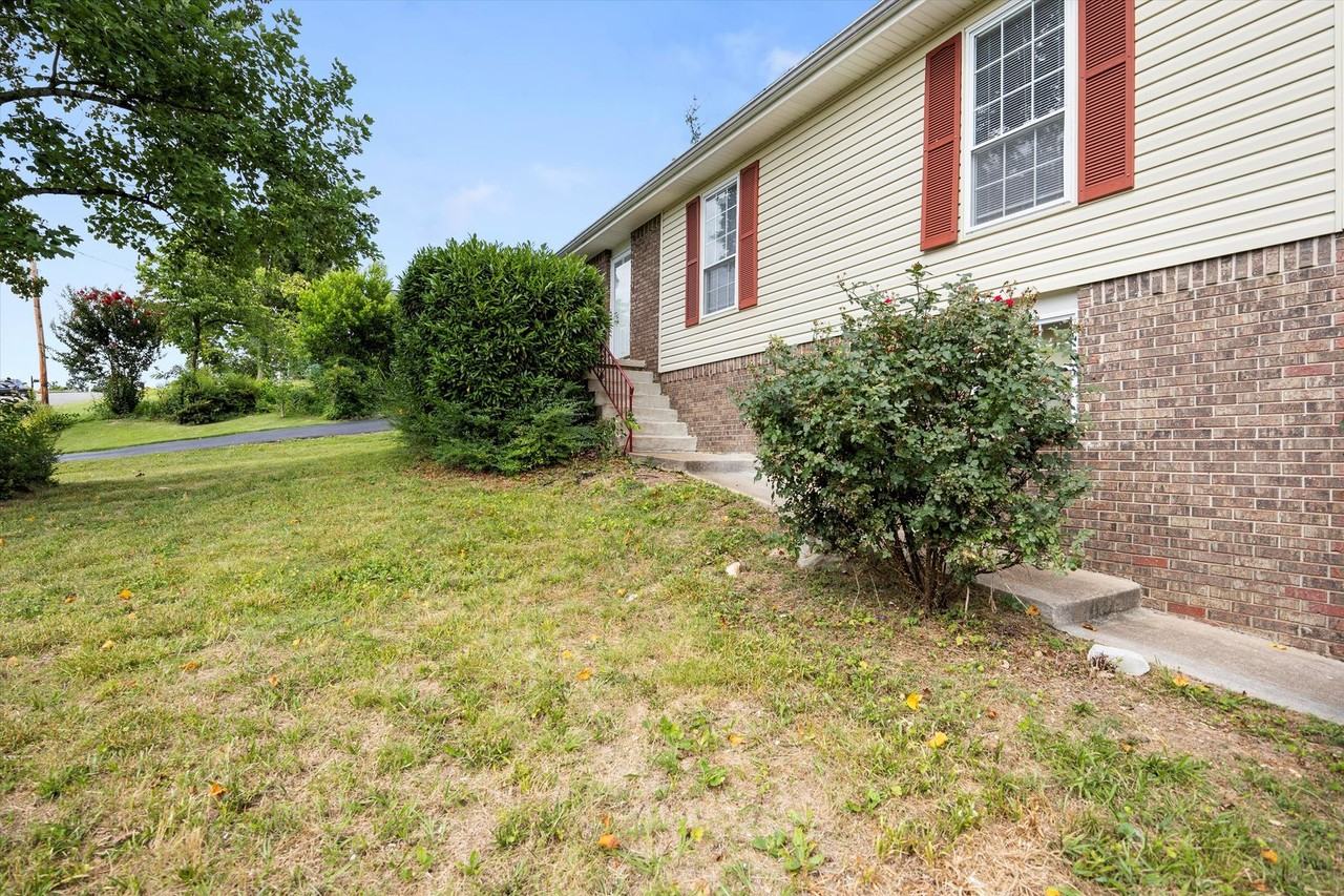 4015 Shady Oak Dr - Photo 3 of 24
