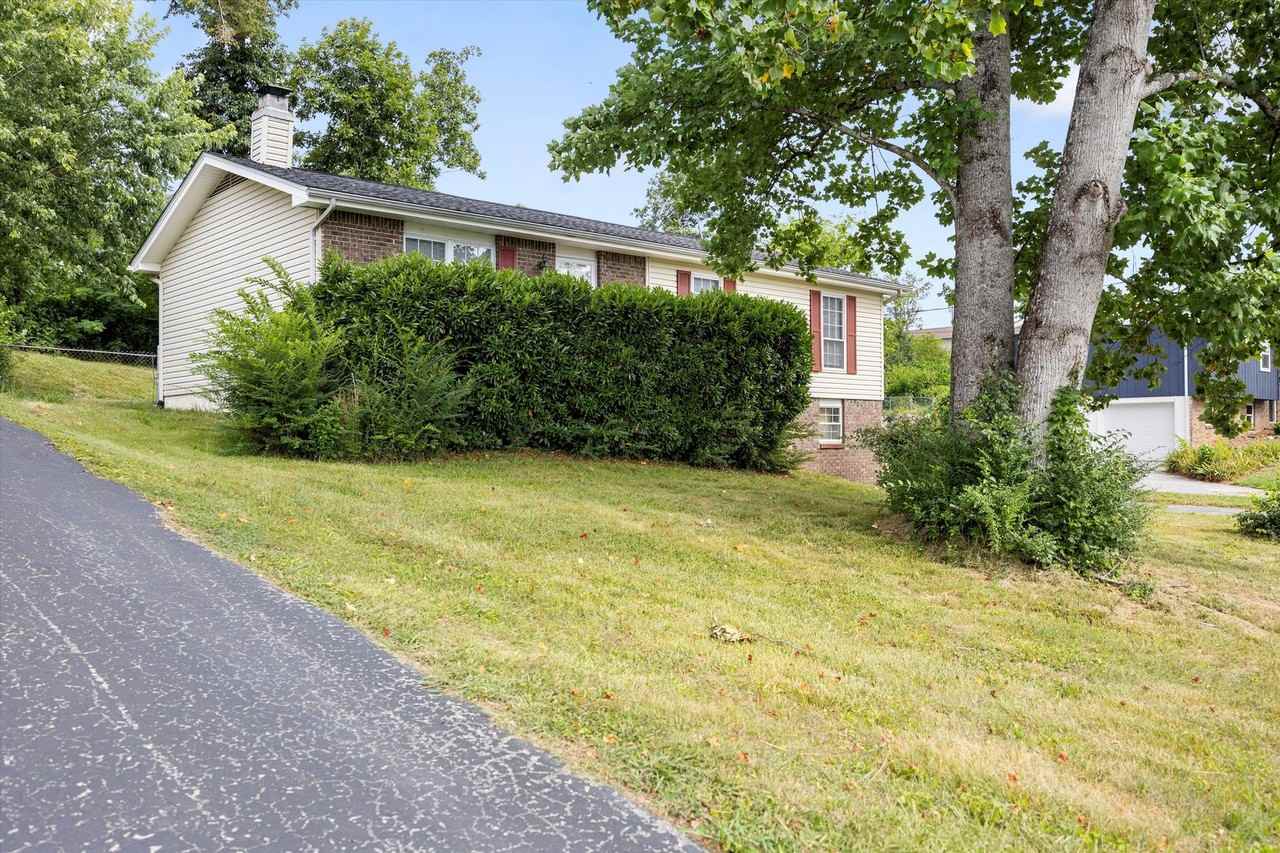 4015 Shady Oak Dr - Photo 4 of 24