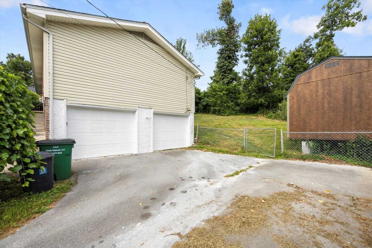 4015 Shady Oak Dr - Photo 5 of 24