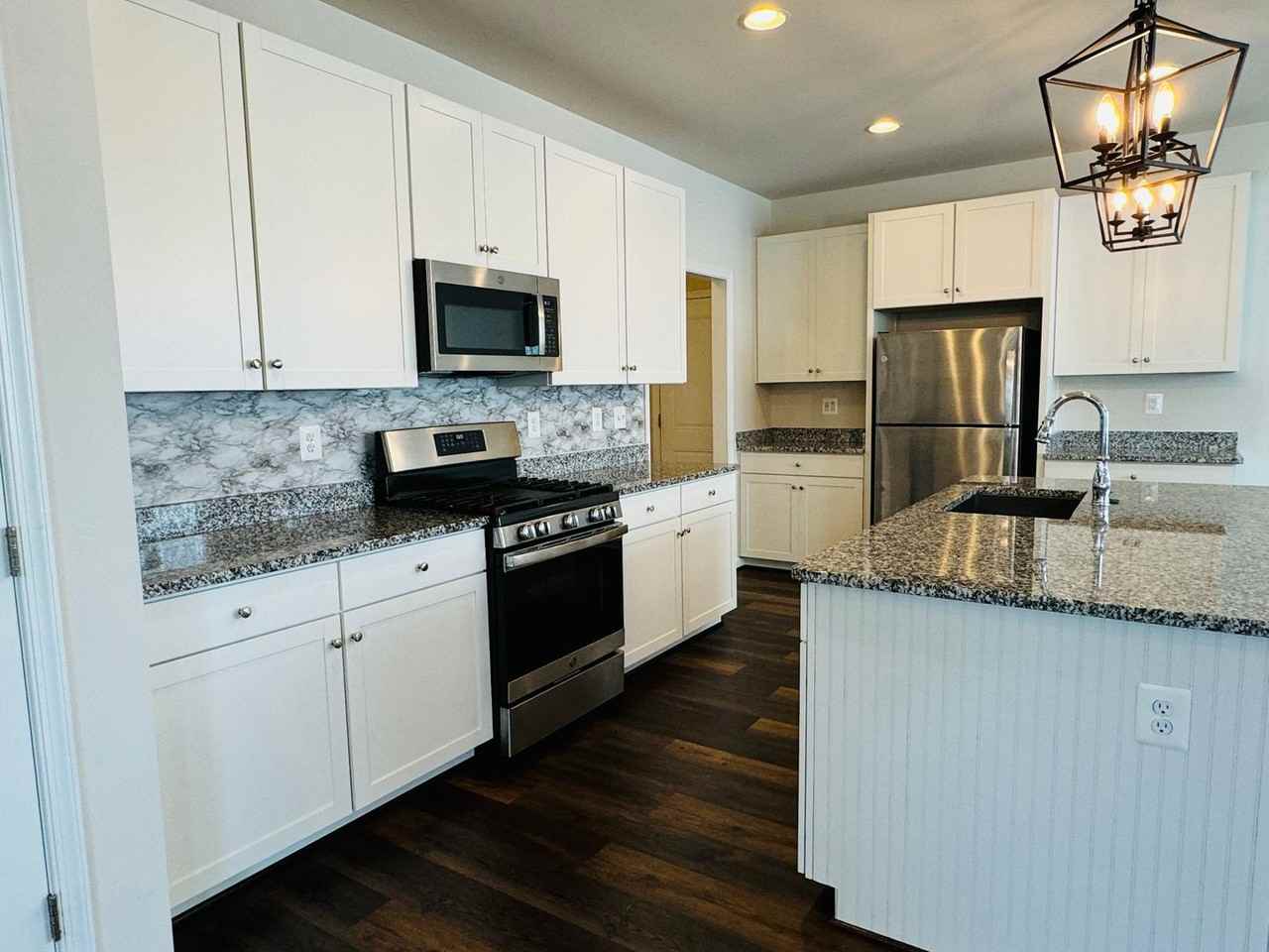 454 Coastal Ave - Photo 6 of 29