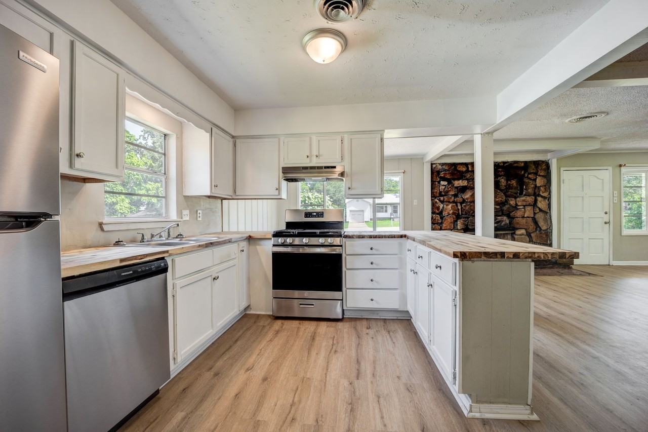 1702 Independence St - Photo 2 of 19