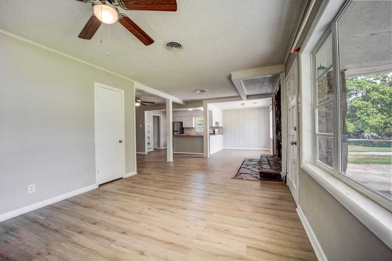 1702 Independence St - Photo 4 of 19