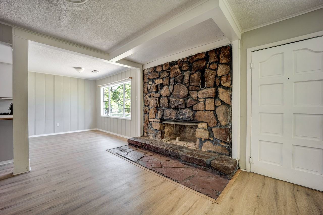 1702 Independence St - Photo 3 of 19