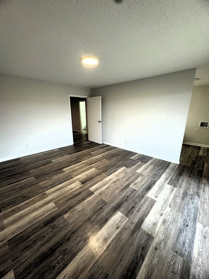 206 Cloverleaf Dr #8 - Photo 2 of 15