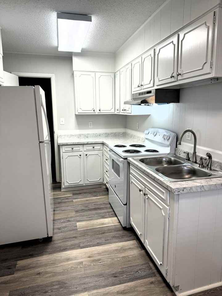 206 Cloverleaf Dr #8 - Photo 6 of 15