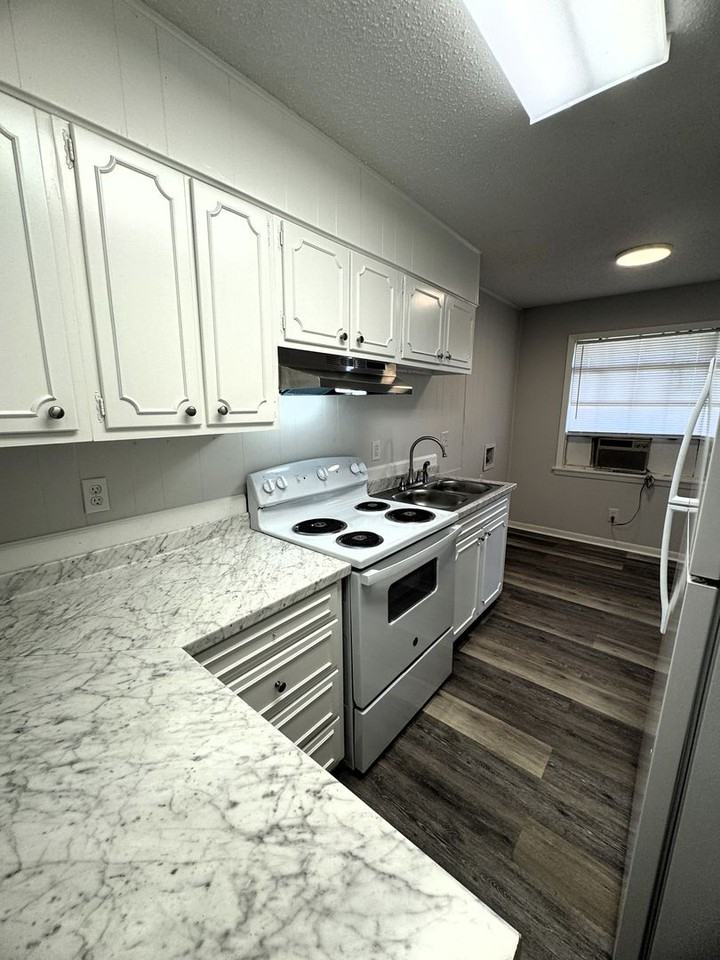 206 Cloverleaf Dr #8 - Photo 7 of 15