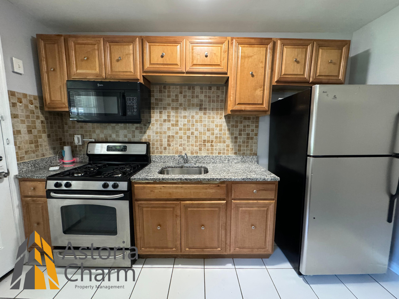 4731 Ivanhoe Ave - Photo 2 of 30