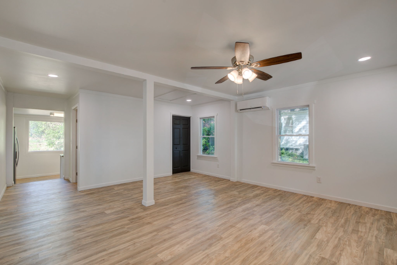 1723 Westminster Dr - Photo 3 of 17