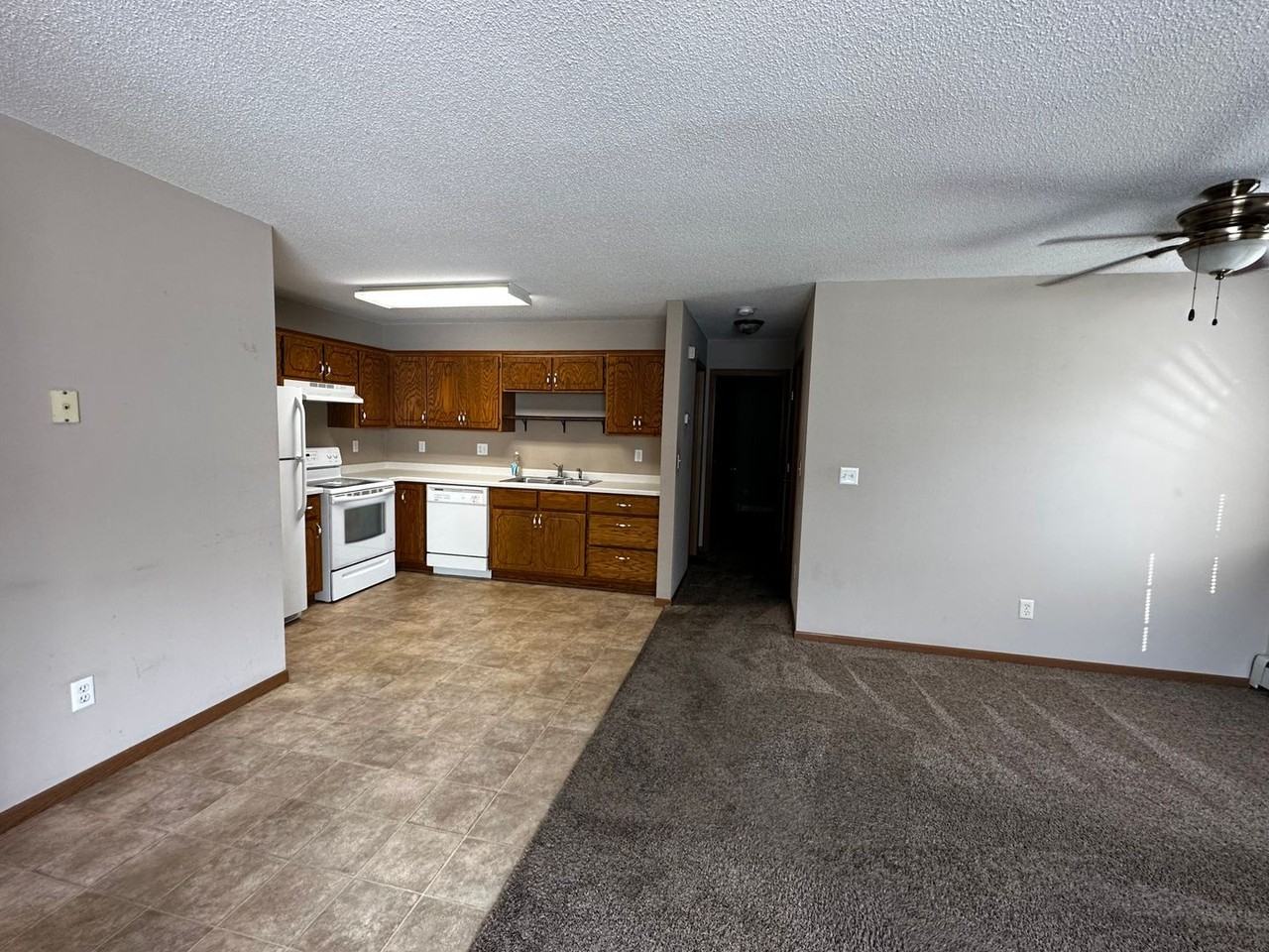 6th Ave. NE 812 - Photo 2 of 6