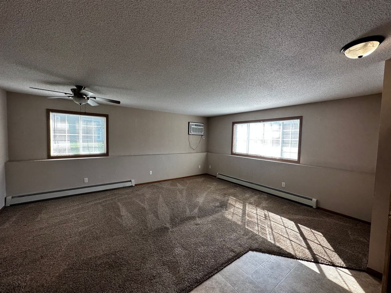 6th Ave. NE 812 - Photo 3 of 6