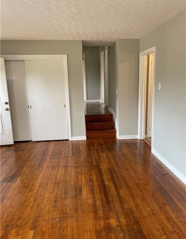 2775 Woodvale Dr - Photo 3 of 9
