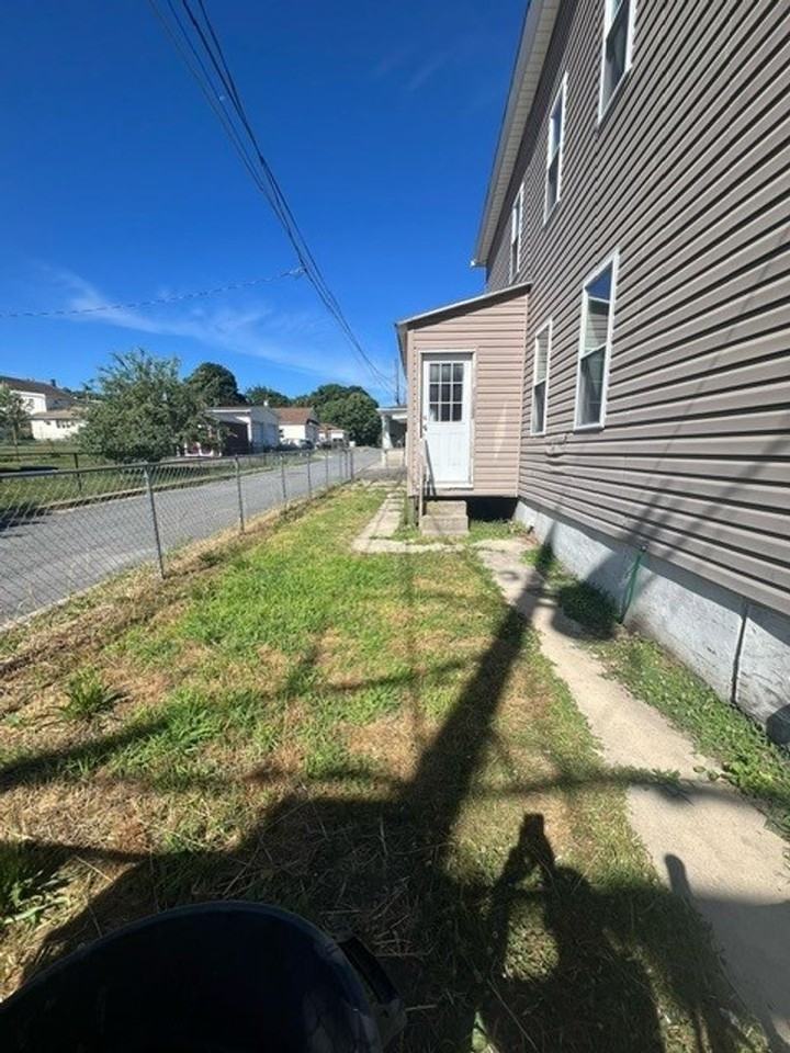 224 S Chestnut St - Photo 2 of 14