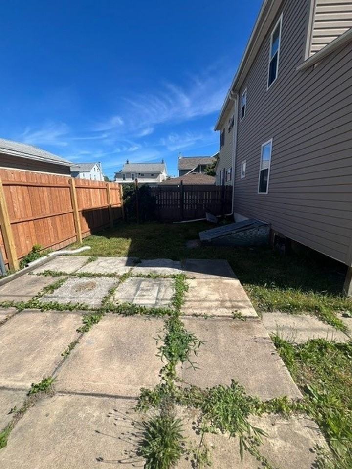 224 S Chestnut St - Photo 3 of 14