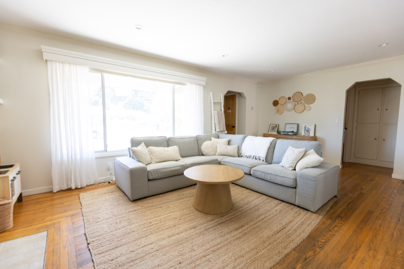 2100 Berkeley Dr - Photo 2 of 20