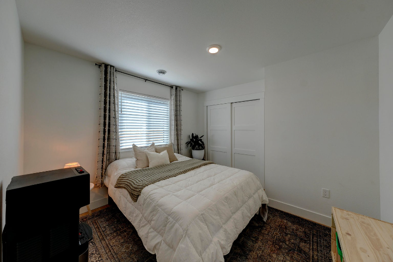 1333 Silverton Dr - Photo 2 of 20