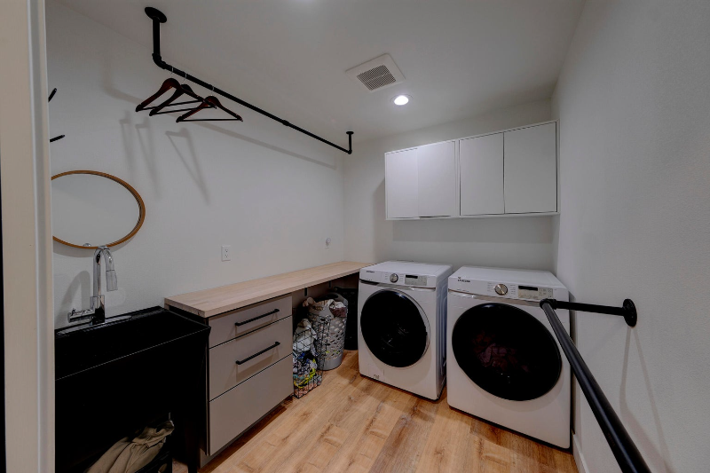 1333 Silverton Dr - Photo 3 of 20