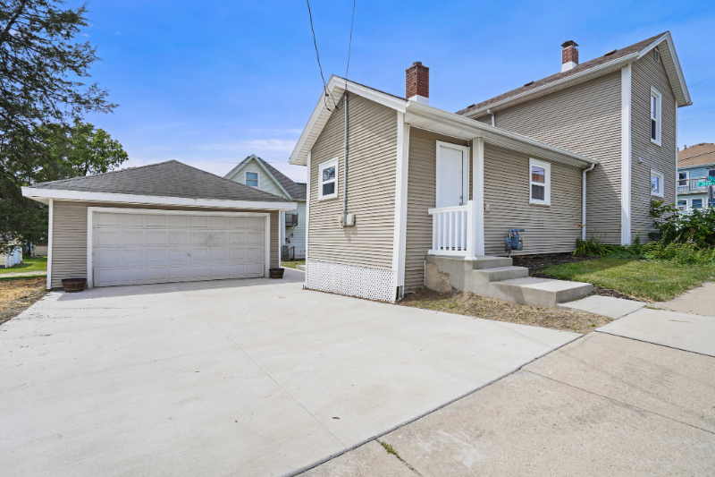 225 E Jefferson St - Photo 2 of 18