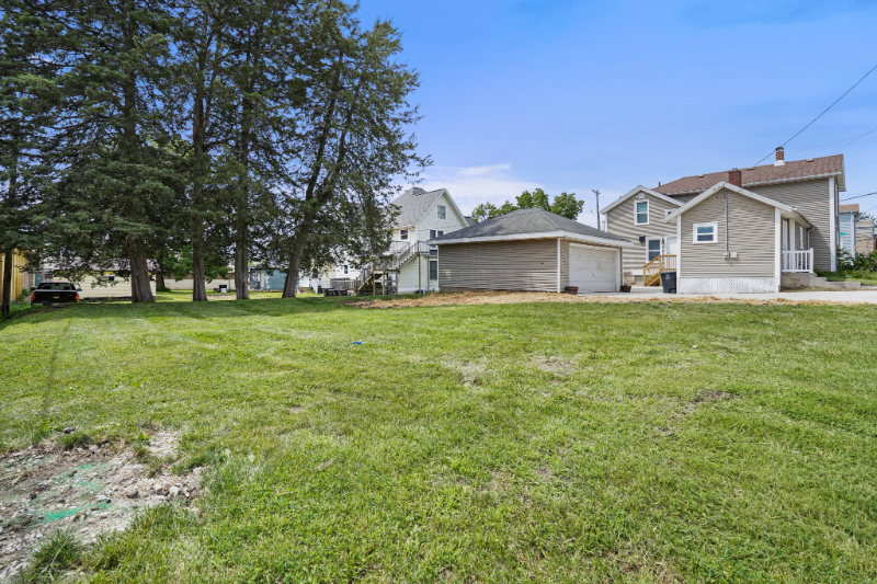 225 E Jefferson St - Photo 3 of 18