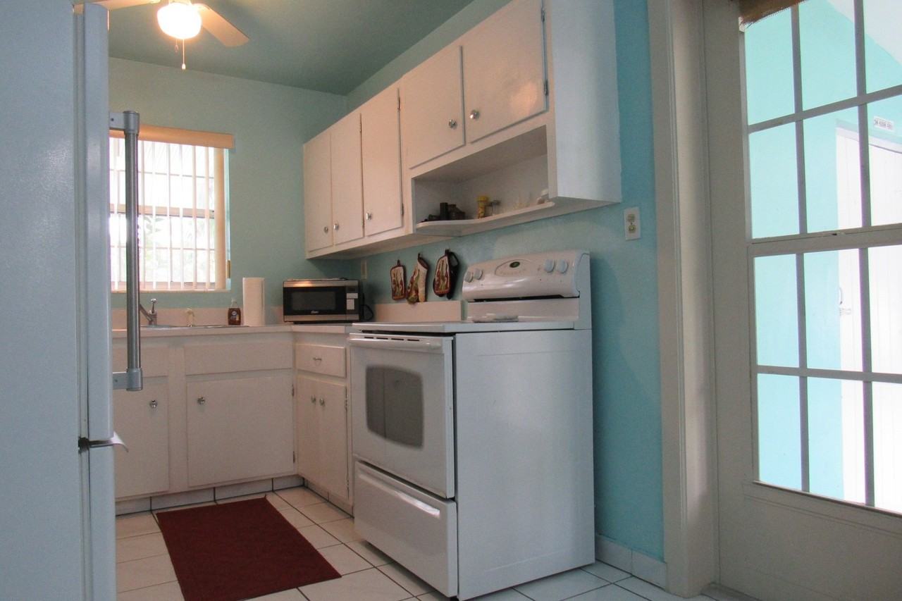 3521 Flagler Ave - Photo 5 of 18