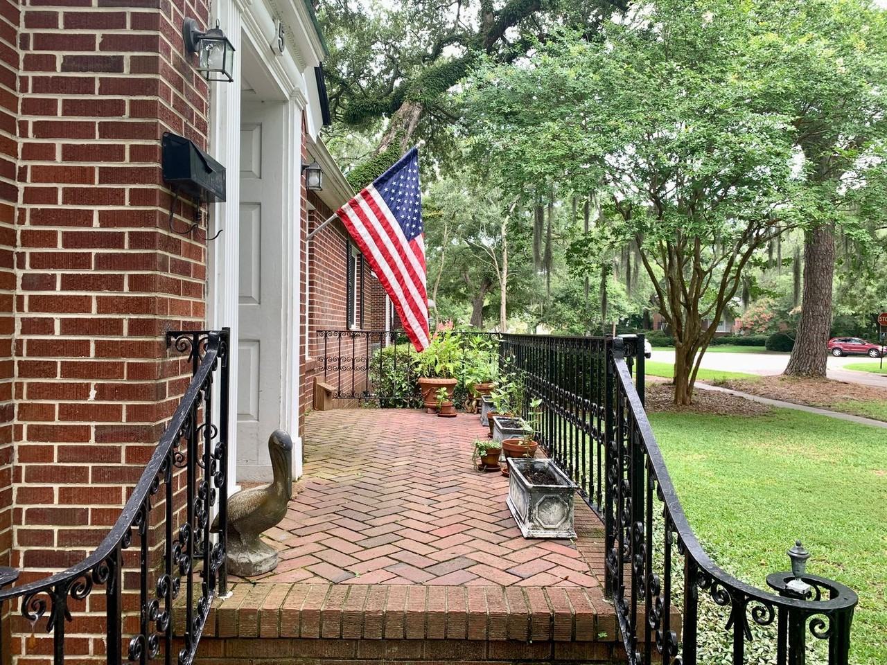 5 Brennon St - Photo 3 of 30