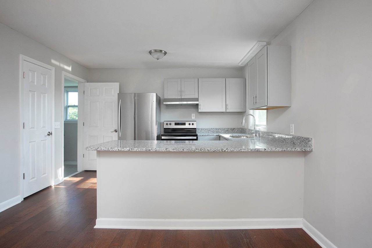 215 S Driver St - Photo 4 of 11