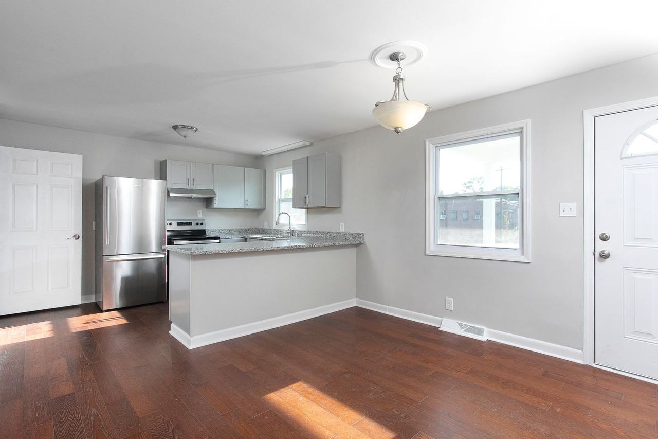 215 S Driver St - Photo 5 of 11