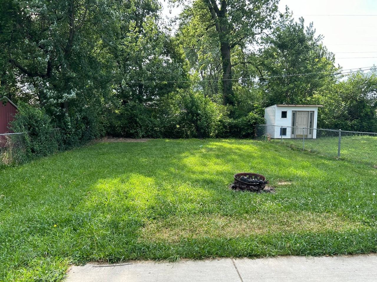 1220 Lincoln St - Photo 2 of 10