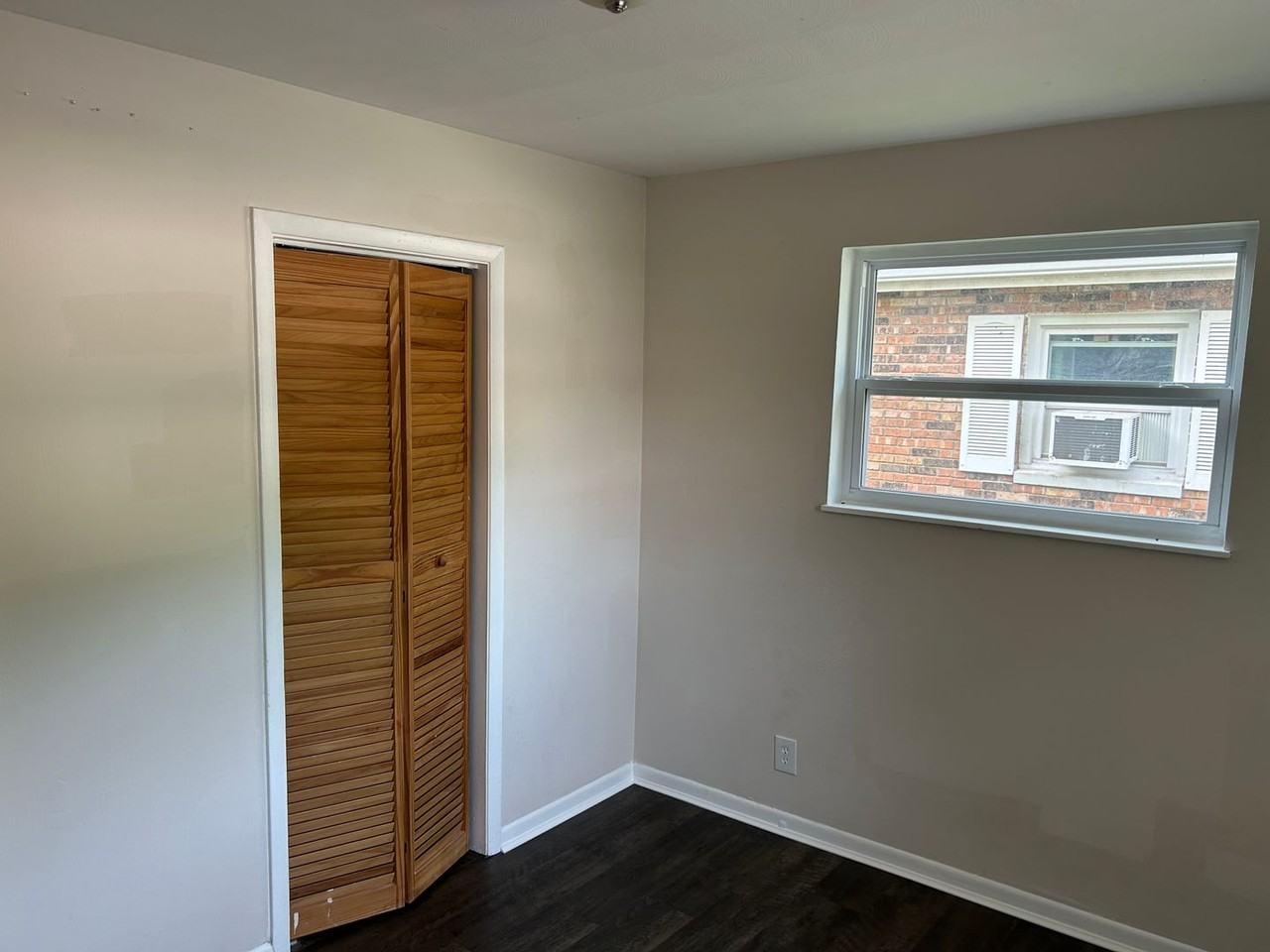 1220 Lincoln St - Photo 4 of 10