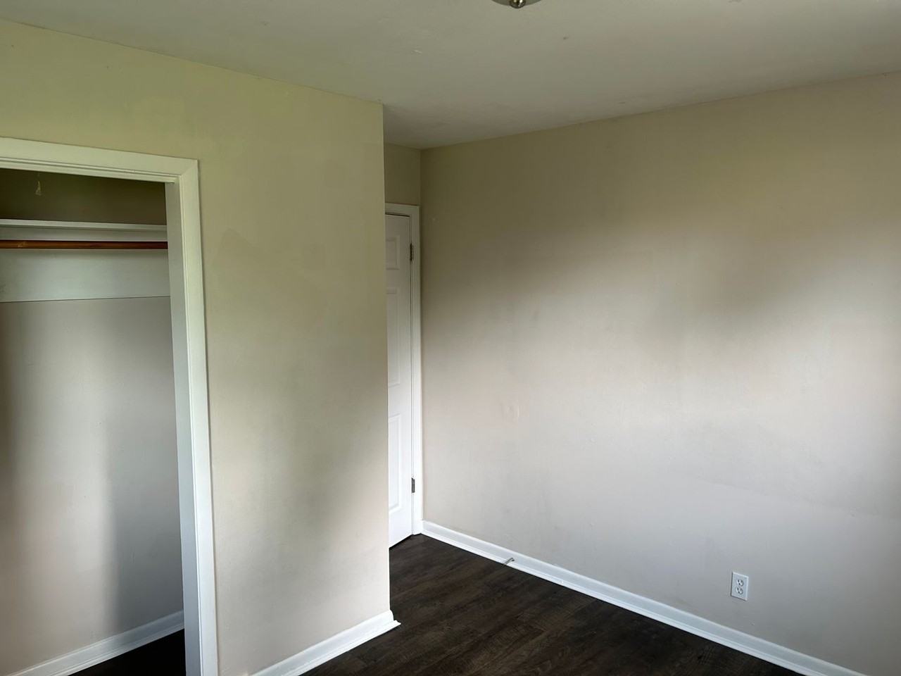 1220 Lincoln St - Photo 5 of 10