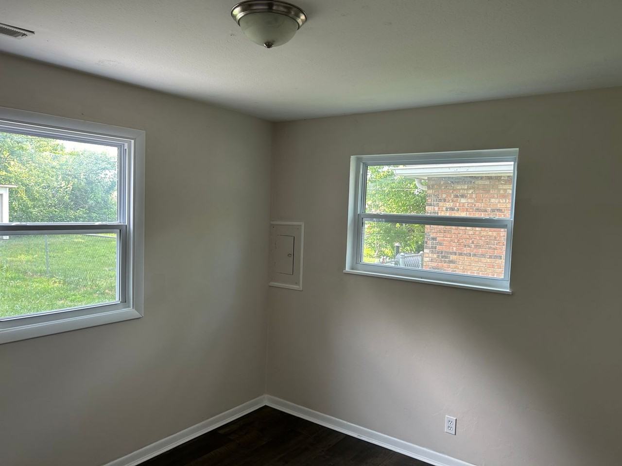 1220 Lincoln St - Photo 6 of 10