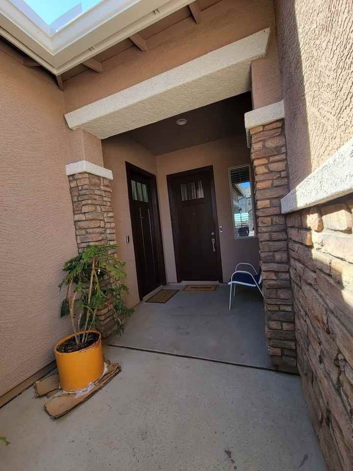 2333 E Kelly Dr - Photo 2 of 25